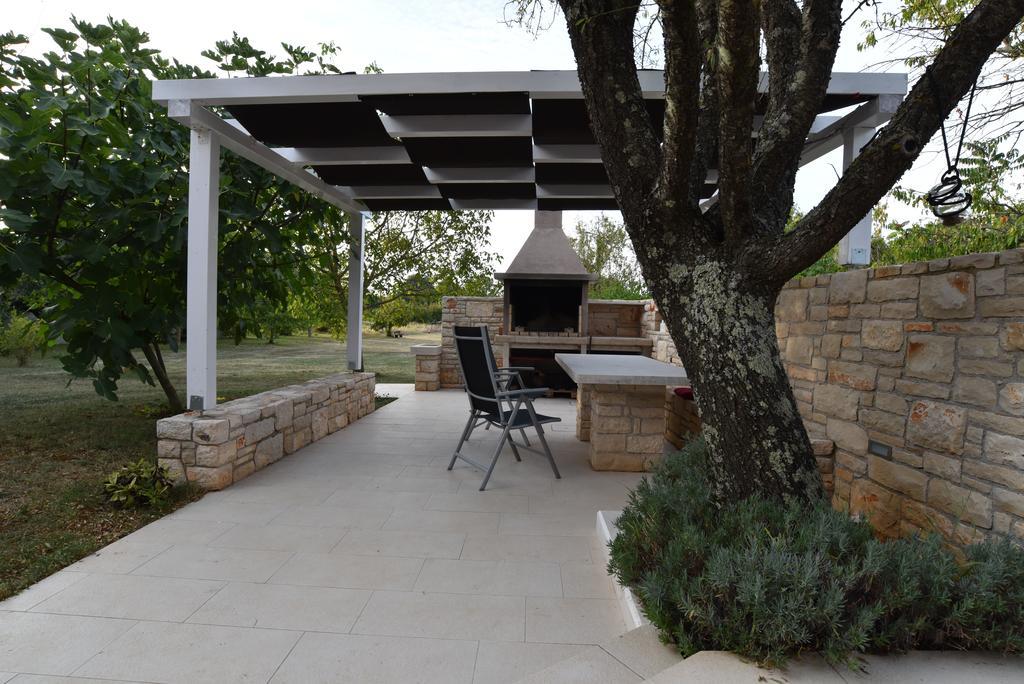 Holiday Home Brhanici Svetvinčenat Kültér fotó