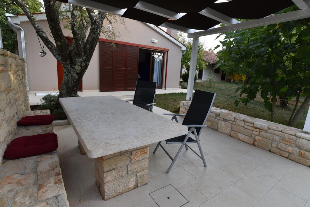 Holiday Home Brhanici Svetvinčenat Kültér fotó